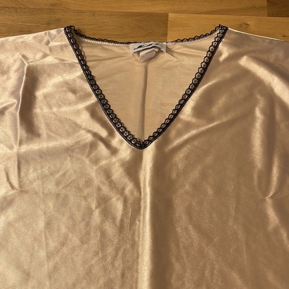 MMI VINTAGE ⭐️nightgown silky polyester with black lace trim - Picture 4 of 6